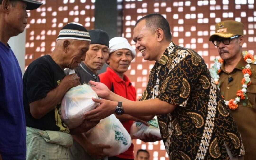 Yayasan Islamic Center Al-Ichlas Jember dan LAZDA RIZKI Sukses Gelar Program Sembako Murah untuk Dhuafa